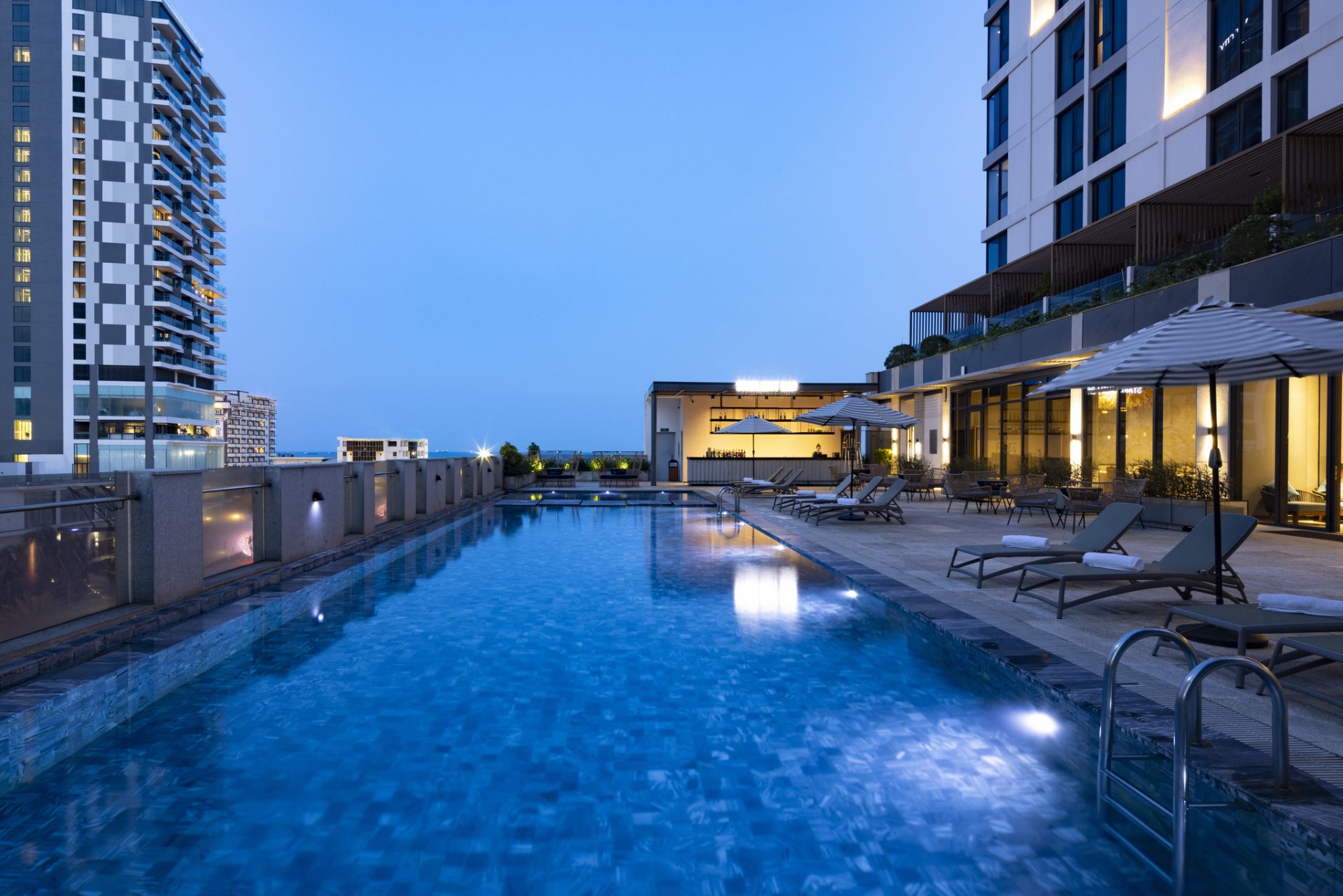 Swimming-Pool-3-1-1920x1281