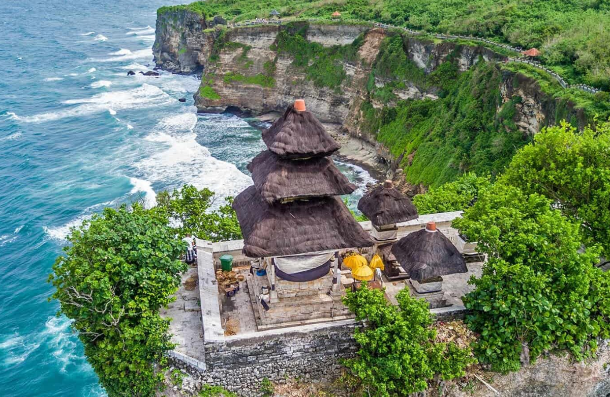 Tham-quan-den-Uluwatu-Temple